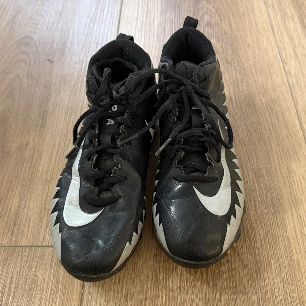 Nike Alpha Menace Shark Youth Football Cleats Size 4
